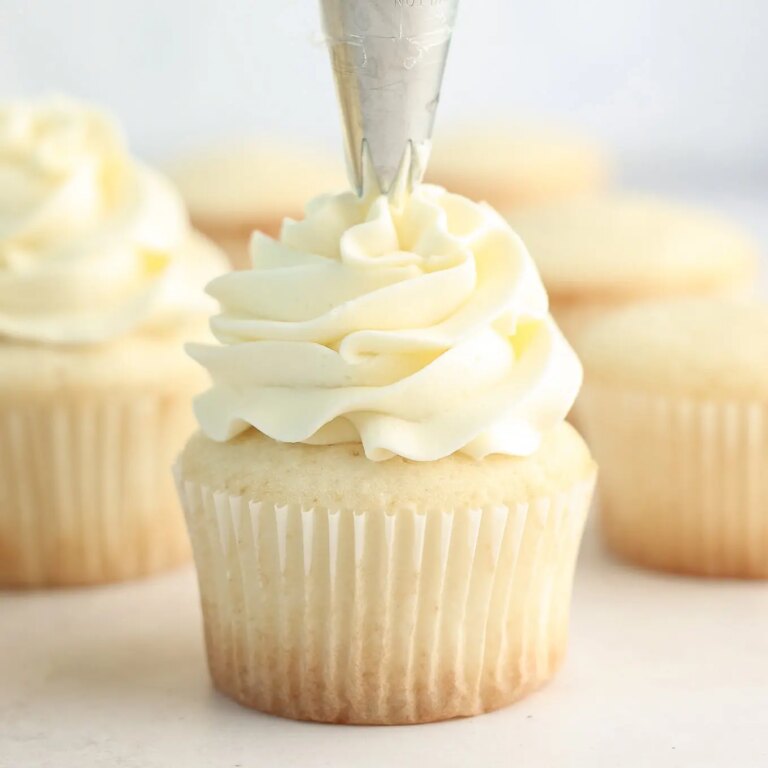 Cupcakes blancs (moelleux et légers !)