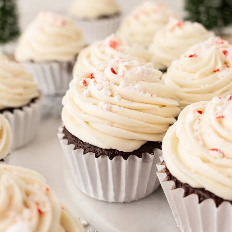 Cupcakes Décadents au Chocolat et à la Menthe Poivrée – facile, Faites Souvent des Gâteaux délicieux